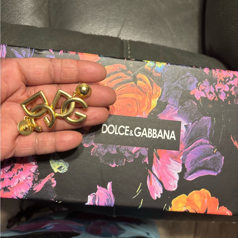 Gold D&G Slide.